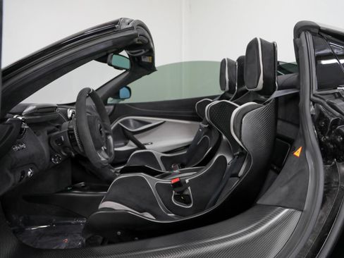 Used 2022 McLaren 765LT RWD image 44