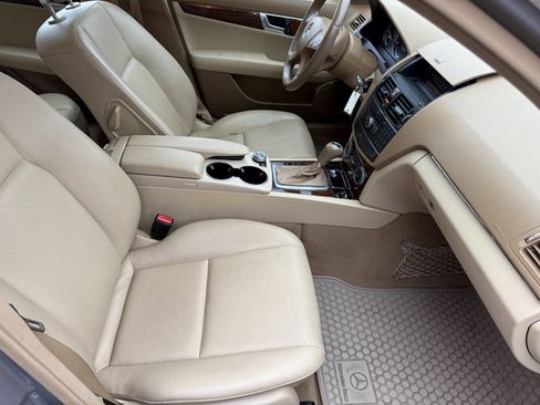 Used 2008 Mercedes-Benz C 300 Sedan image 15