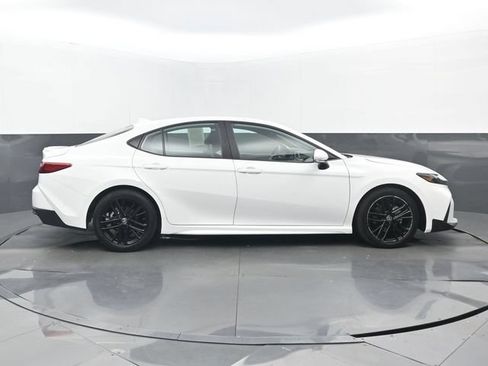 Used 2025 Toyota Camry SE w/ Convenience Package FWD image 2