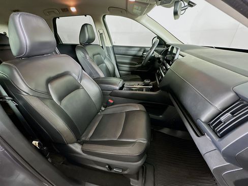 Used 2022 Nissan Pathfinder SL w/ SL Black Package FWD image 33