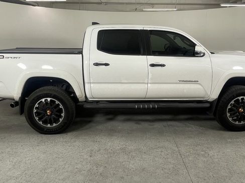 Used 2020 Toyota Tacoma TRD Sport w/ Technology Package image 2