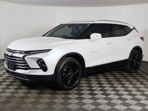 Used 2024 Chevrolet Blazer Premier w/ Enhanced Convenience Package FWD image 11