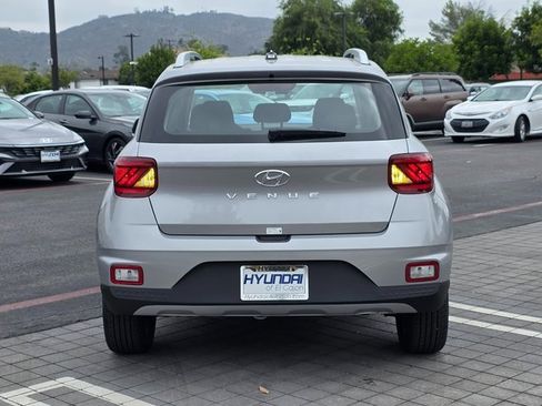 New 2025 Hyundai Venue SEL image 6
