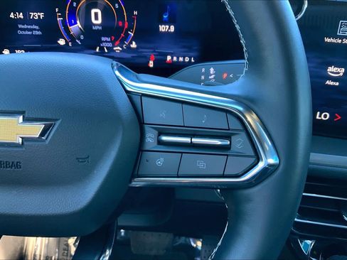 Used 2025 Chevrolet Traverse LT FWD image 25