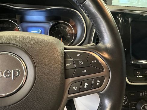 Used 2020 Jeep Cherokee Limited w/ Technology Group AWD/4WD image 11
