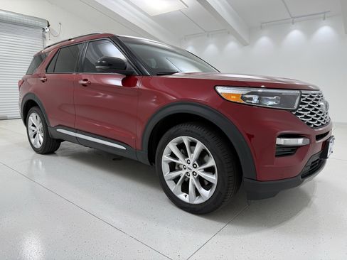 Used 2023 Ford Explorer Platinum w/ Technology Package image 1