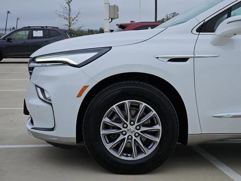 Used 2024 Buick Enclave Premium image 6