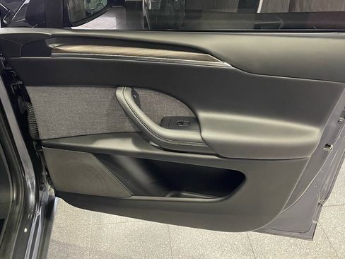 Used 2022 Tesla Model X image 37