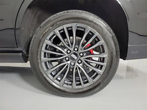 Certified 2024 Cadillac Escalade V w/ Heavy-Duty Trailer Package image 10