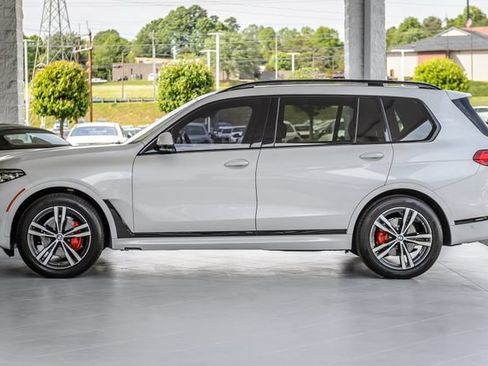 Used 2022 BMW X7 xDrive40i w/ M Sport Package AWD/4WD image 62