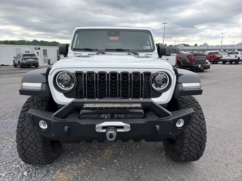 Used 2024 Jeep Wrangler Unlimited Rubicon w/ Convenience Group AWD/4WD image 11