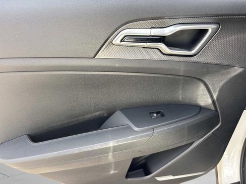 Used 2024 Kia Sportage LX image 18