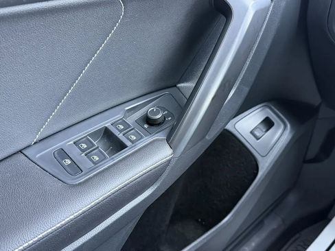 Used 2022 Volkswagen Tiguan SE image 13