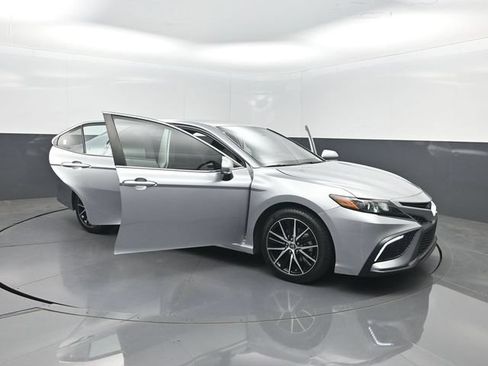 Used 2022 Toyota Camry SE FWD image 38