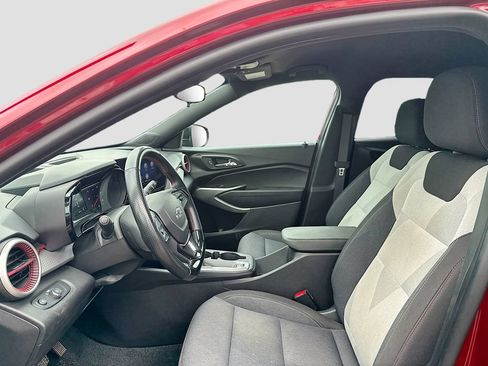 Used 2024 Chevrolet Trax RS w/ Driver Confidence Package FWD image 10