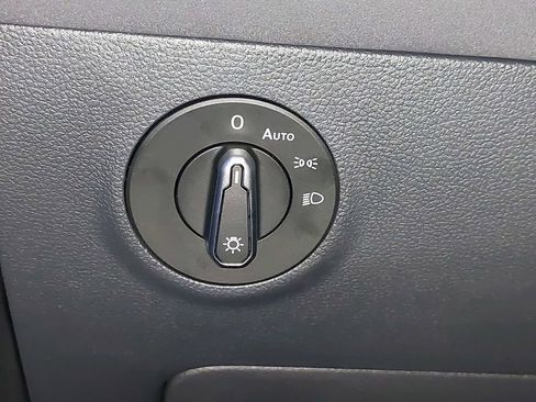 New 2026 Volkswagen Taos SE FWD image 22