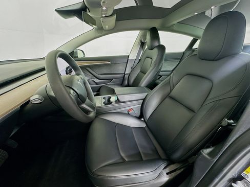 Used 2023 Tesla Model 3 Standard Range image 13
