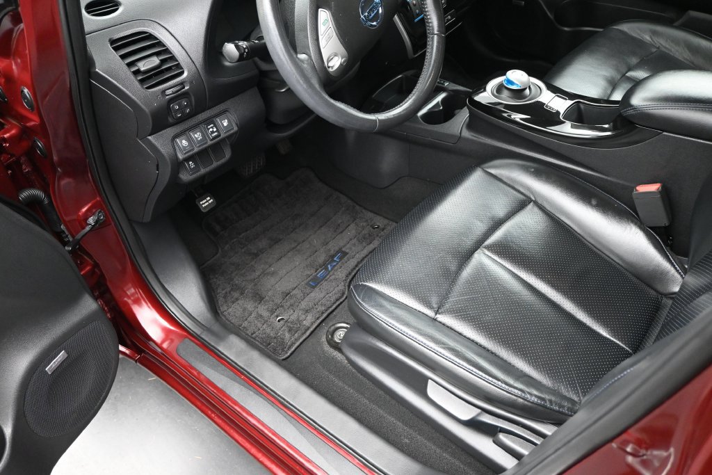 Used 2016 Nissan Leaf SL w/ Premium Package FWD image 6