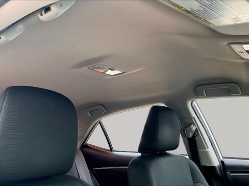 Used 2018 Toyota Corolla LE FWD image 13