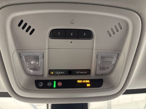 Used 2019 Chevrolet Traverse RS image 28