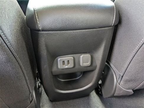 Used 2022 Chevrolet Colorado LT w/ LT Convenience Package image 15