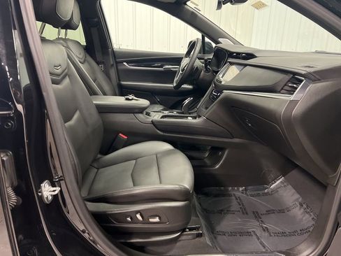 Certified 2025 Cadillac XT5 Premium Luxury AWD/4WD image 9