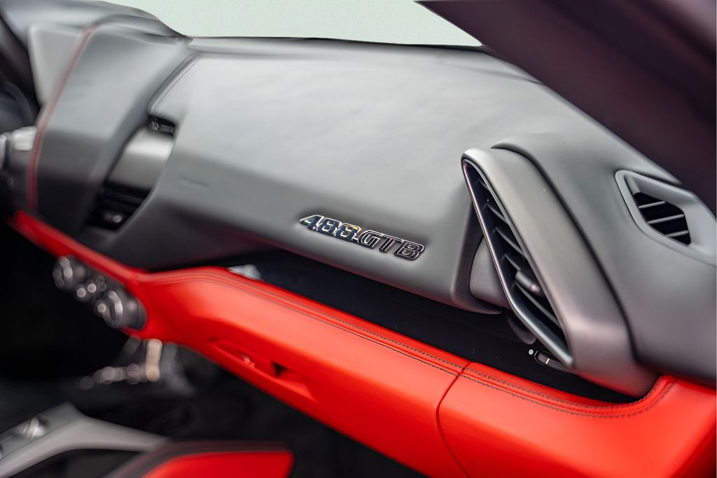 Used 2016 Ferrari 488 GTB RWD image 29
