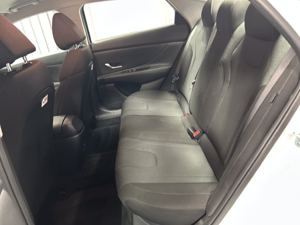 Used 2025 Hyundai Elantra SE FWD image 20