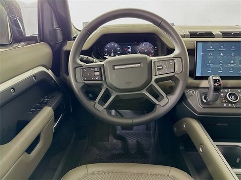 Used 2025 Land Rover Defender 110 S image 25