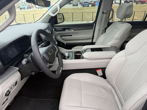 Used 2024 Jeep Wagoneer Series II w/ Convenience Group I image 5