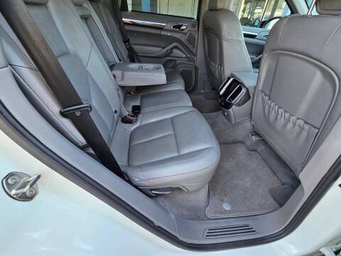 Used 2012 Porsche Cayenne AWD/4WD image 9