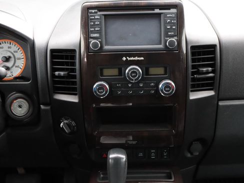 Used 2015 Nissan Titan SL AWD/4WD image 8