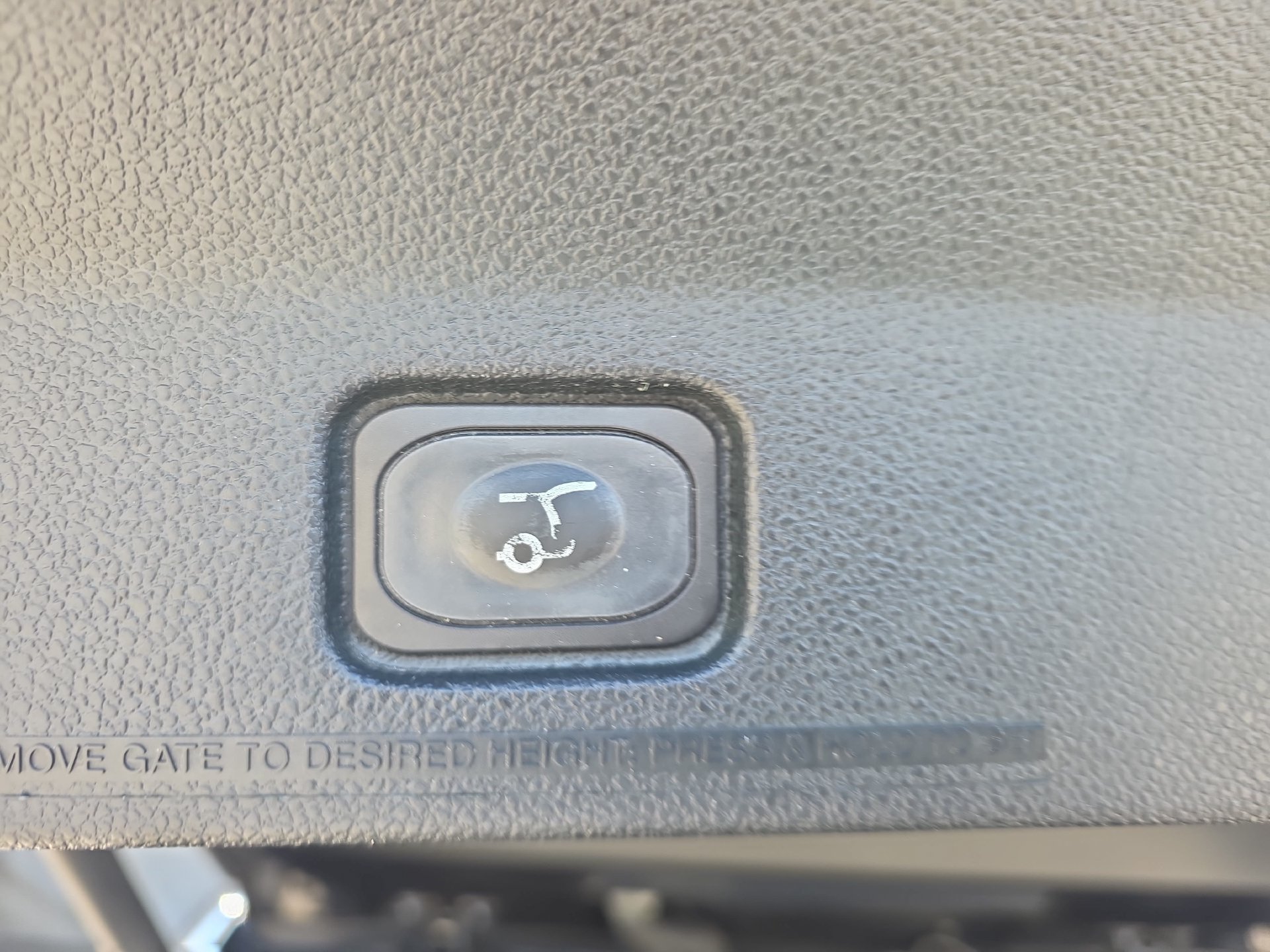 Used 2019 Ford Explorer XLT w/ Equipment Group 202A FWD image 13