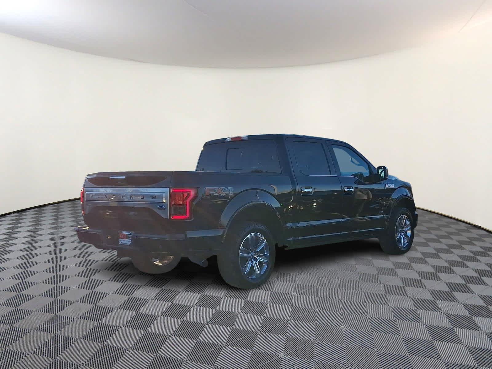 Used 2016 Ford F150 Platinum w/ Equipment Group 701A Luxury AWD/4WD image 5