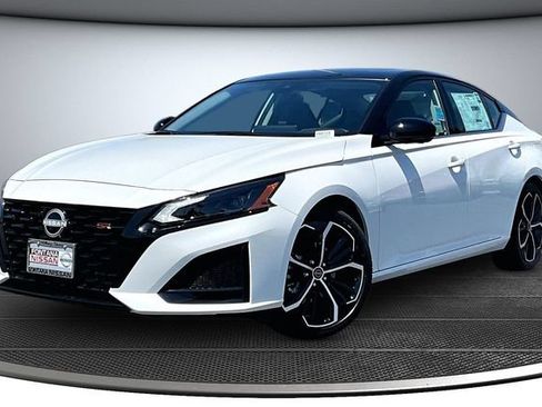 New 2026 Nissan Altima 2.5 SR FWD image 2