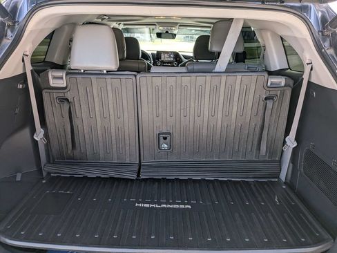Used 2022 Toyota Highlander XLE FWD image 14