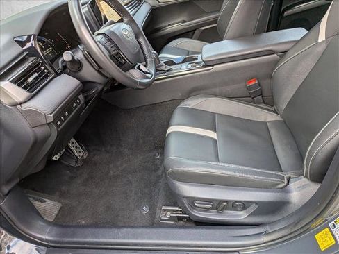 Used 2025 Toyota Camry SE image 14