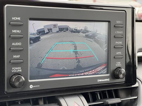 Used 2022 Toyota RAV4 XLE AWD/4WD image 22