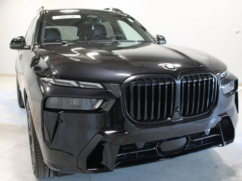 Used 2024 BMW X7 xDrive40i w/ M Sport Package AWD/4WD image 18
