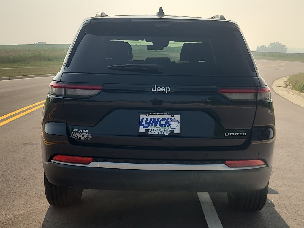 New 2026 Jeep Grand Cherokee Limited w/ Luxury Tech Group II AWD/4WD image 3