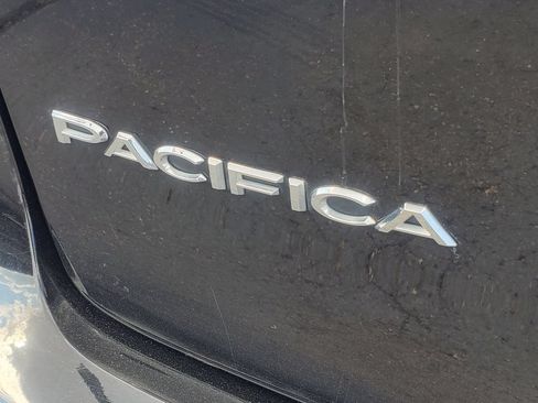 Used 2024 Chrysler Pacifica Touring-L FWD image 29