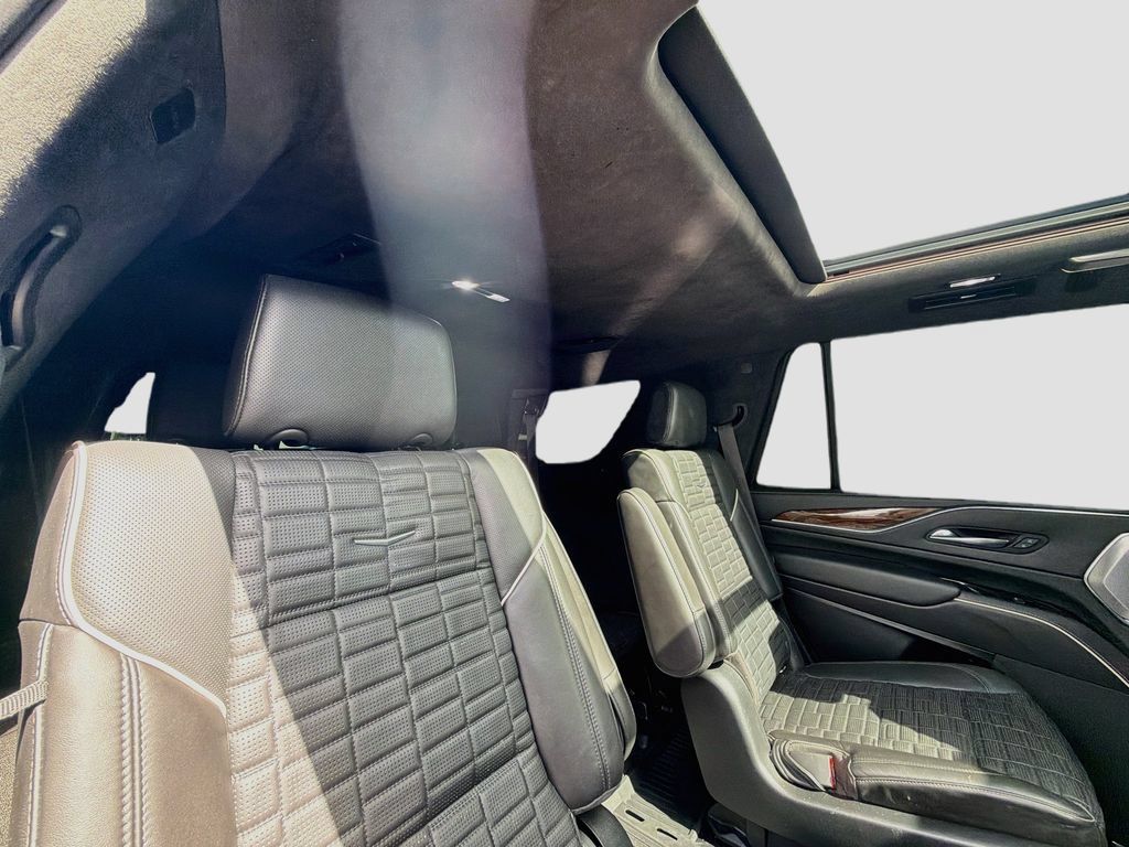 Used 2022 Cadillac Escalade Sport Platinum w/ LPO, ONYX Package AWD/4WD image 30