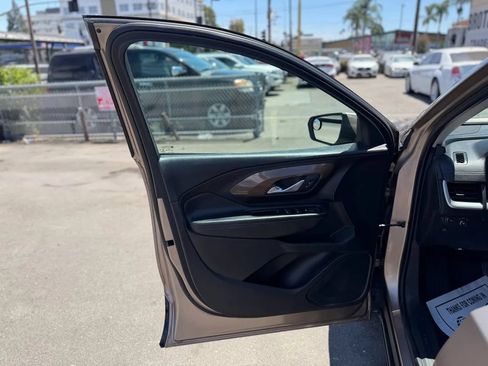 Used 2018 GMC Terrain SLE FWD image 25
