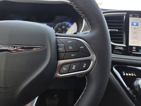 New 2026 Chrysler Pacifica Select FWD image 39
