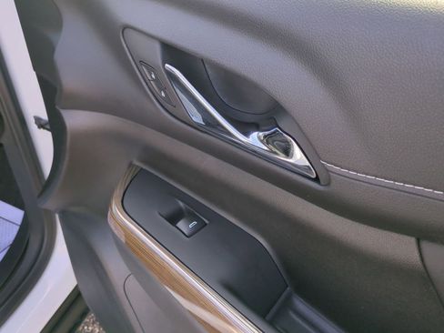 Certified 2023 GMC Acadia SLE w/ Driver Convenience Package image 27