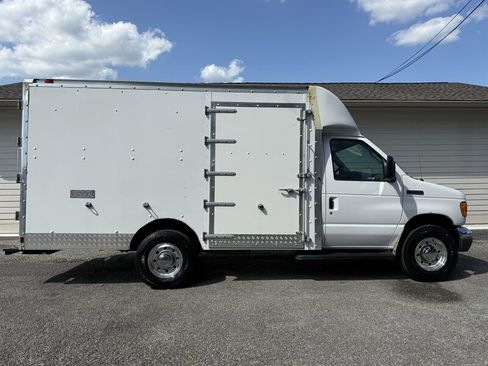 Used 2006 Ford E-350 and Econoline 350 Super Duty RWD image 1