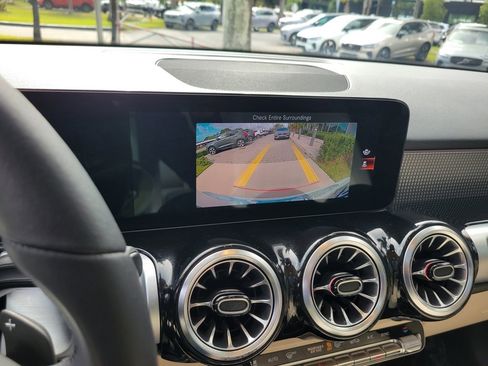 Used 2022 Mercedes-Benz GLB 250 image 22
