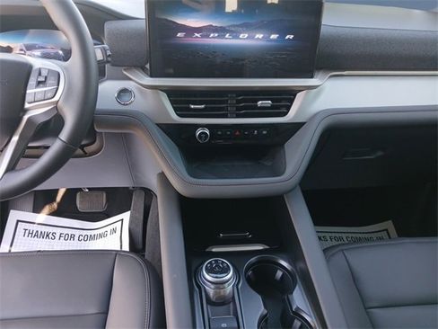 Used 2025 Ford Explorer Active w/ Active Comfort Package image 11