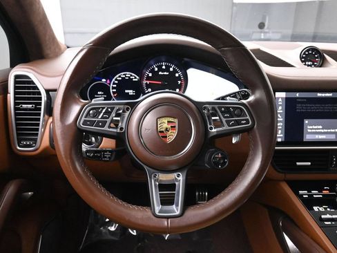 Used 2021 Porsche Cayenne Turbo w/ Premium Package Plus AWD/4WD image 29