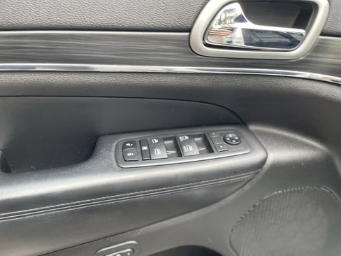 Used 2019 Jeep Grand Cherokee Limited w/ Luxury Group II image 10